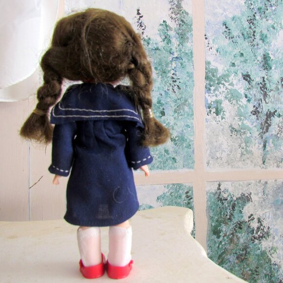 GINNY DOLL, BENT KNEE WALKER w CASE + 6 PRETTY DRESSES, 2 PAIR SHOES + MORE - Picture 15 of 16